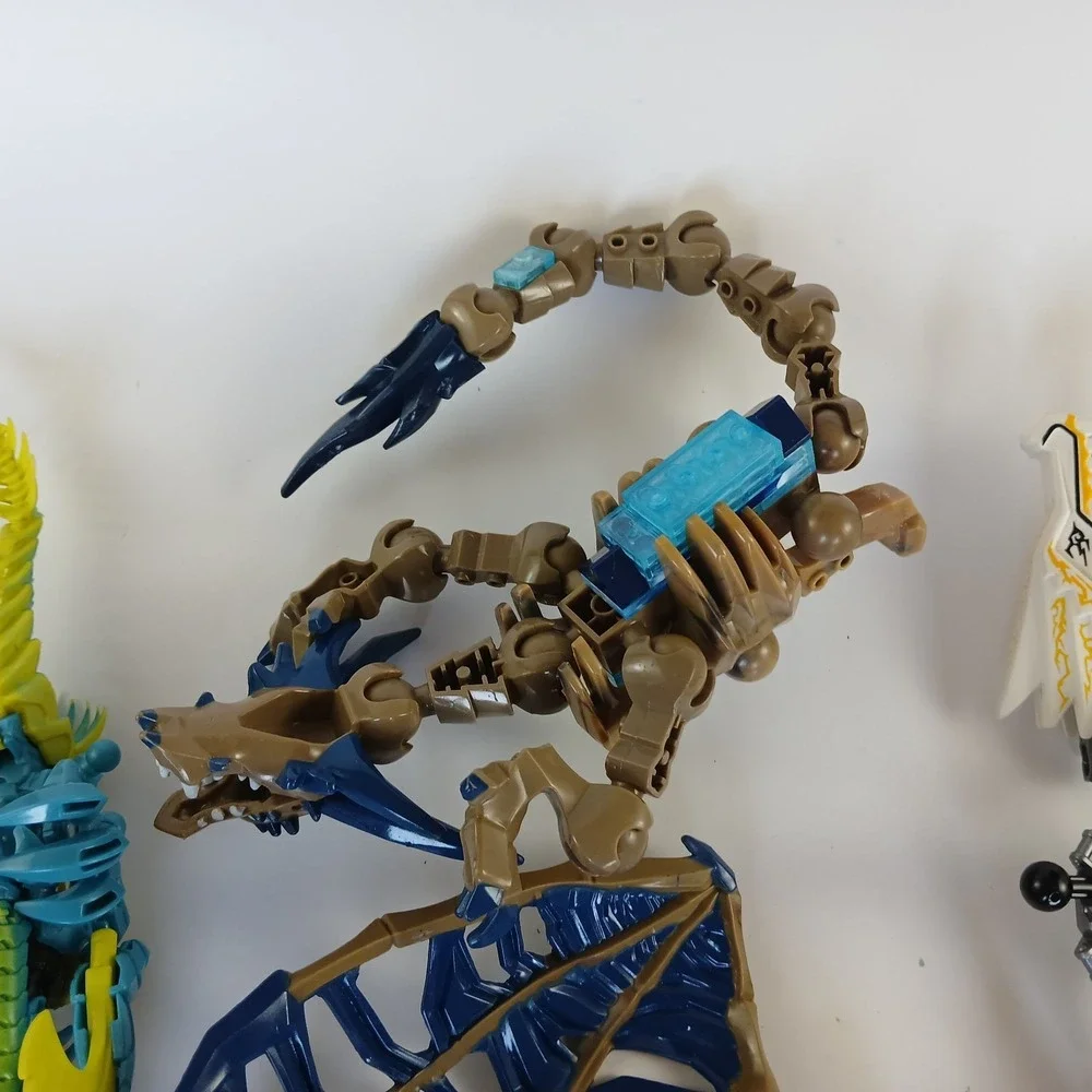Incomplete Mixed Lot-Mega Bloks World of Warcraft Lego Ninjago Hero Factory Read